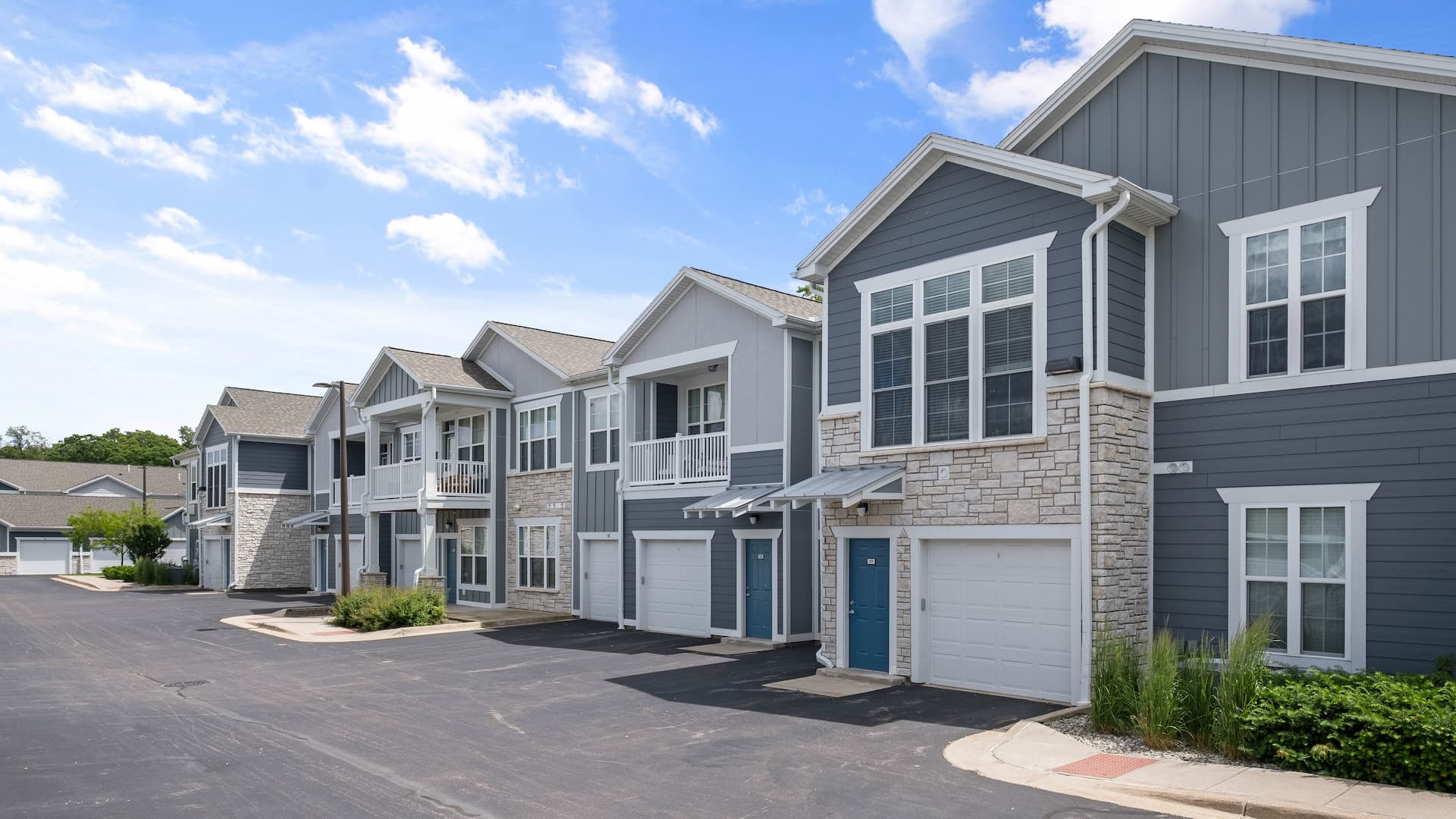 Photos of Springs at Knapp's Crossing in Grand Rapids, MI